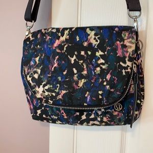 Gorgeous Lululemon crossbody bag